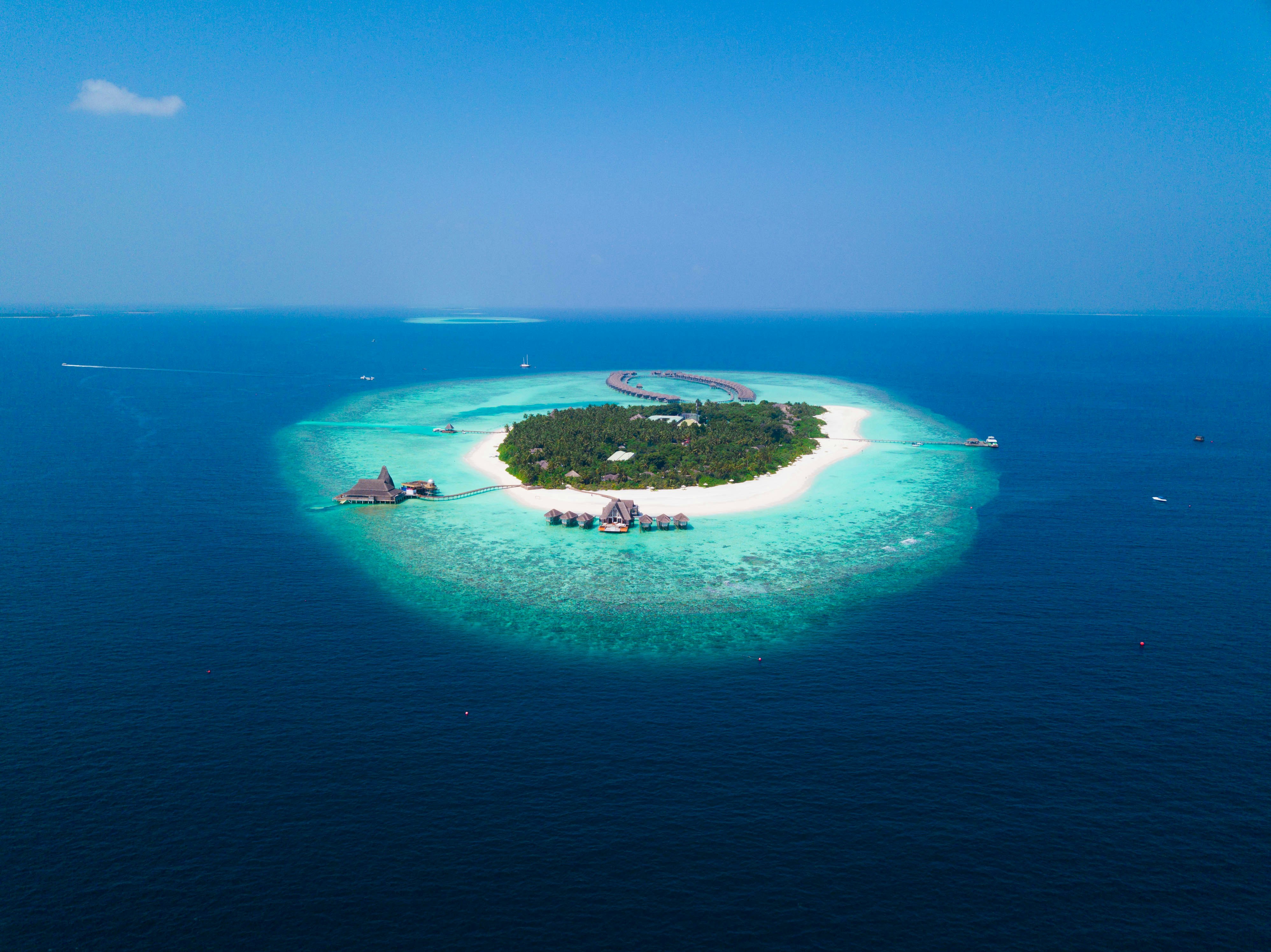 Famous for Luxury. Almost Invisible on Sustainability